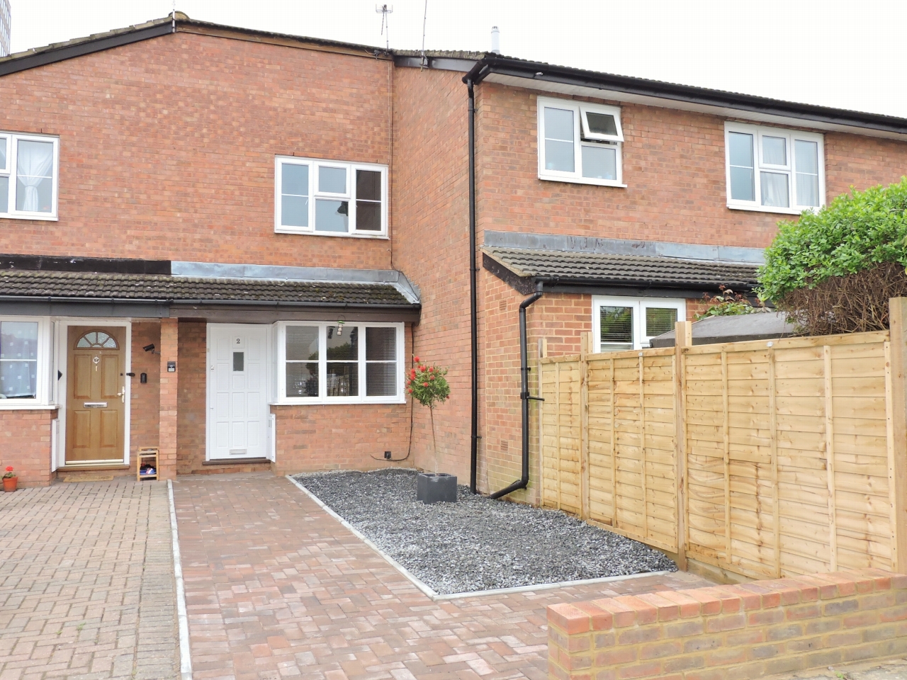 1 bedroom mid terraced house Let in New Malden - Main Image