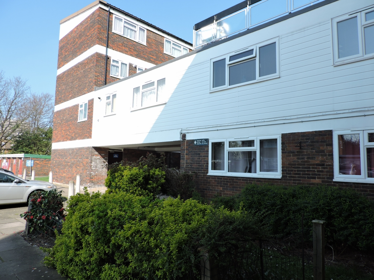 3 bedroom apartment flat/apartment Let in New Malden - Main Image