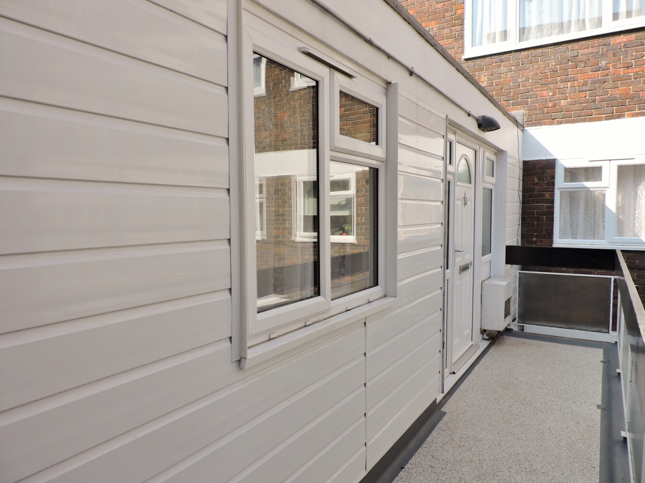 3 bedroom apartment flat/apartment Let in New Malden - Property photograph