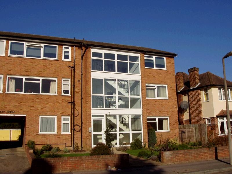 2 bedroom apartment flat/apartment Let in New Malden - Main Image