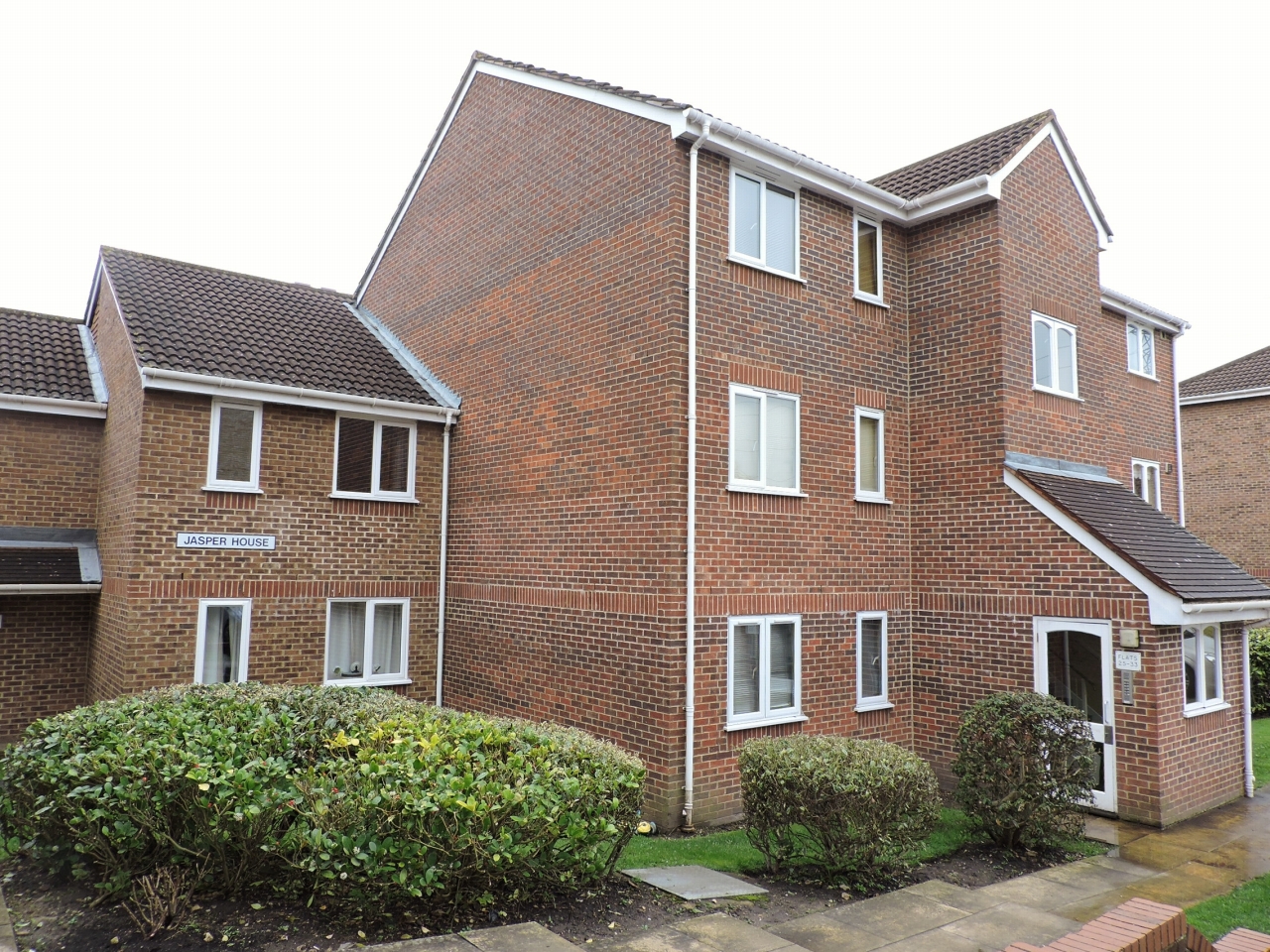 1 bedroom apartment flat/apartment Let in Worcester Park - Main Image